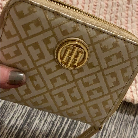Gold zip around Tommy Hilfiger wallet  brand new - Picture 7 of 8